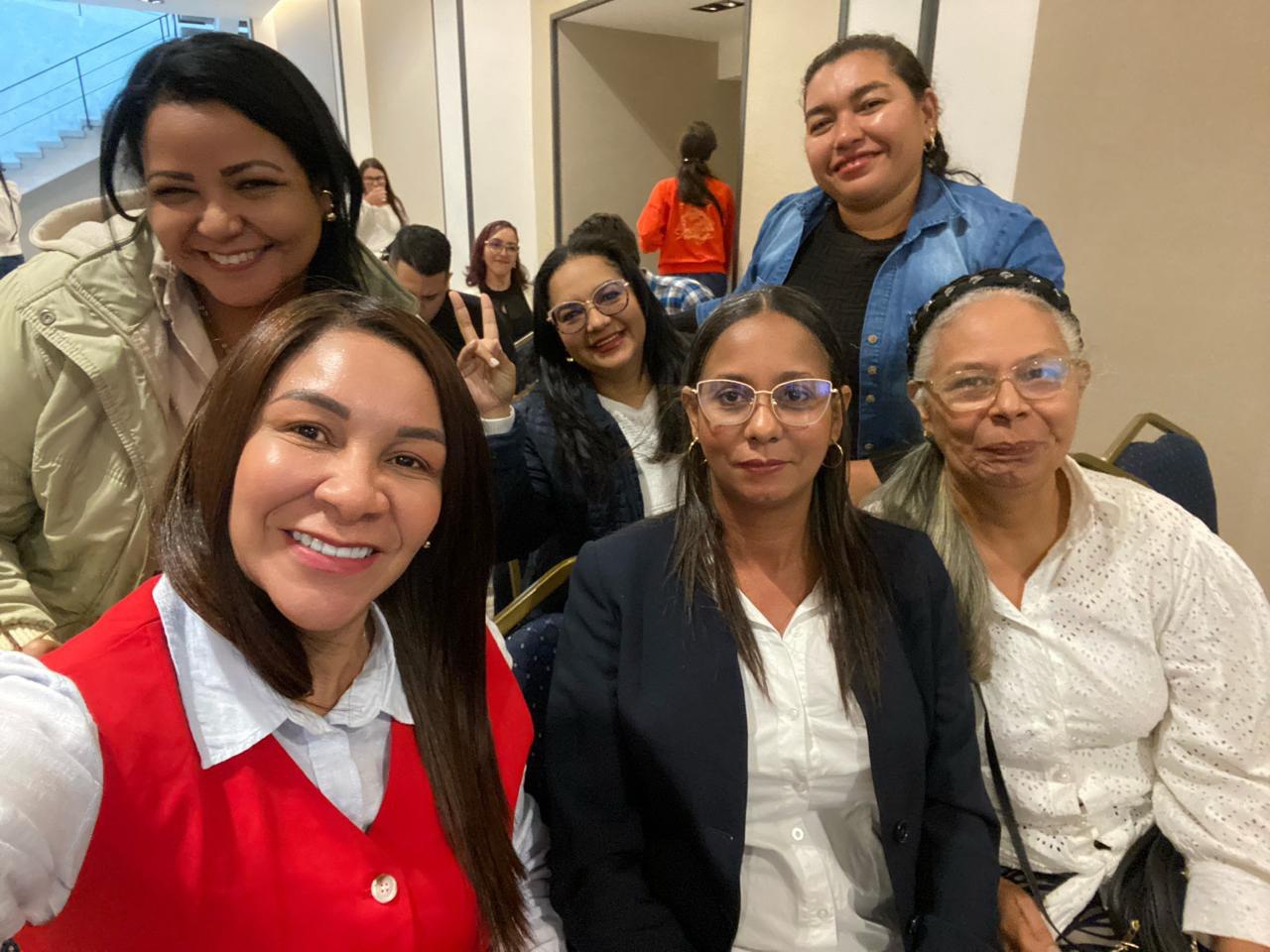 photo 4960863226506095921 y