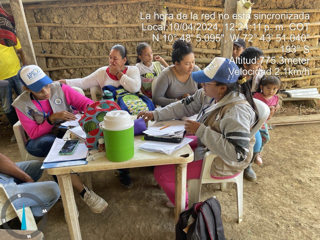 photo 4965663655618260625 y